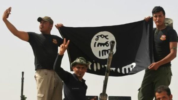 مقاتلون من الحشد الشعبي في الازرقية
