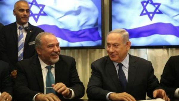 نتانياهو ووزير الدفاع الجديد المتطرف افيغدور ليبرمان