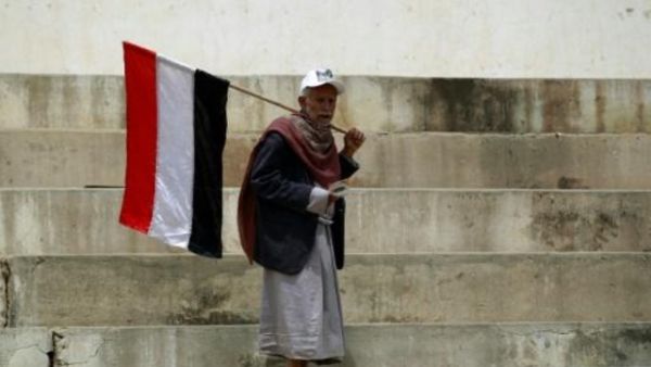 يمني خلال مظاهرة مناصرة للحوثيين 
