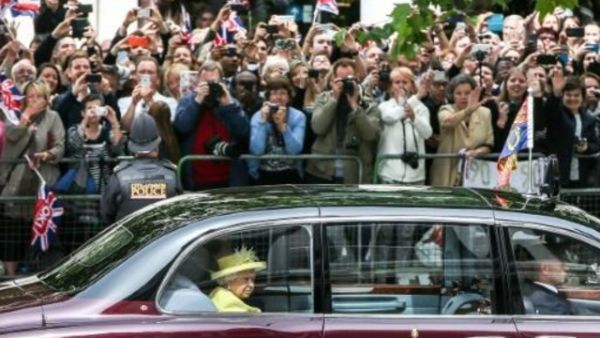 الملكة تصل الى كاتدرائية سانت بول لحضور قداس شكر بمناسبة عيد ميلادها التسعين
