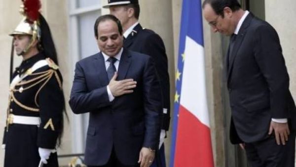 الرئيس الفرنسي فرنسوا هولاند في القاهرة مع نظيره المصري عبد الفتاح السيسي
