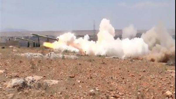 معارك عنيفة بين النظام وداعش في محيط مدينة الطبقة شمال سوريا