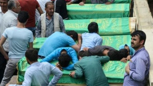 تركيا تشيع 13 قرويا قتلوا في انفجار نسب الى حزب العمال الكردستاني