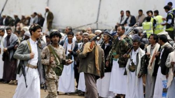 مقاتلون موالون للحوثيين في صنعاء
