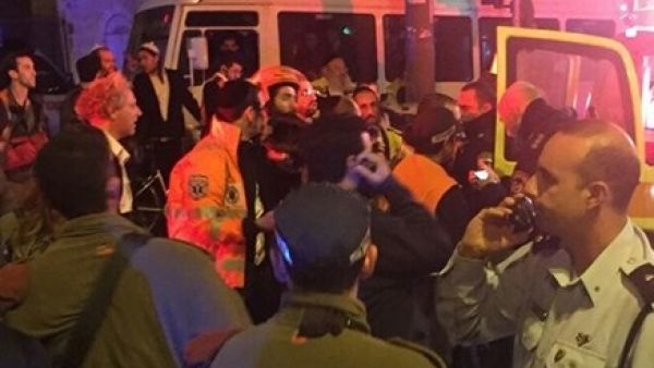 استشهاد فلسطيني بعد طعنه شرطيا اسرائيليا في القدس