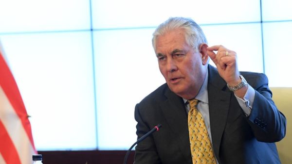 قال برودي إن تيلرسون لعبة "برج جيلو" وهو شخصية "ضعيفة" 
