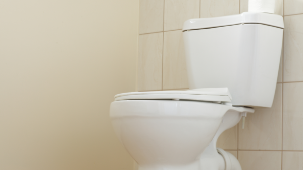 A nearby toilet would have saved the man jail time... and a thousand dirham! (Shutterstock)