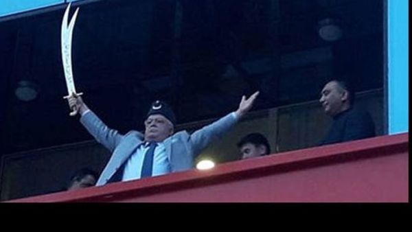 ذو الفقار سيف ذو رأسين استخدم في بداية الفتوحات الإسلامية 