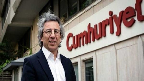 الشرطة التركية تعتقل رئيس تحرير صحيفة جمهوريت المعارضة
