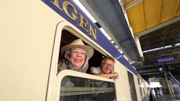 Western tourists arrive in Tehran on October 27, 2014 by way of a luxury train on its maiden journey from Budapest, Hungary.  (AFP/Atta Kenare)