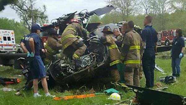 نقل الشخصان المصابان من أفراد الطاقم إلى مستشفى في بالتيمور