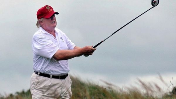 بين الغولف وتويتر والسياسة.. هكذا يمضي ترامب عطلة آخر السنة
