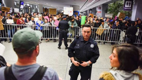 رفض المسؤول الانتقادات التي وجهت لطريقة تنفيذ خطة ترامب 