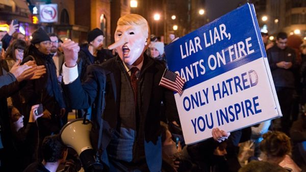 ترامب أدلى بـ768 تصريحًا كاذبًا أو مضللًا حول الاقتصاد منذ توليه منصبه