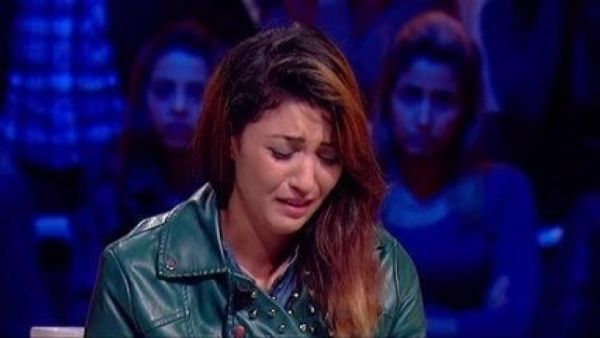 فتاة تونسية تعترف ببمارسة الجنس على الهواء