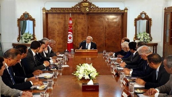 السبسي يجتمع بممثلي الأحزاب حول مبادرة تشكيل حكومة وحدة وطنية
