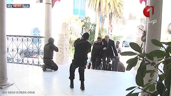 المرة الاولى التي يقر فيها مسؤول تونسي بتباطؤ الشرطة في التدخل.