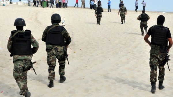 Tunisian security forces inspect a beach after a failed suicide bomb attack near the four-star Riadh Palms hotel, in the resort town of Sousse, on Oct. 30, 2013. (AFP/File)