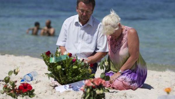 سياح يتحدون التهديد الجهادي ويقررون البقاء في تونس