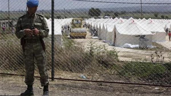 ارشيف/ جندي تركي على الحدود بين تركيا وسوريا