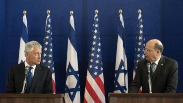 US Defense Secretary Chuck Hagel listens to Israeli Minister of Defence Moshe Yaalon (R) speaking during a joint press conference following a meeting at the Ministry of Defence on April 22, 2013 in Tel Aviv, Israel. (Photo: AFP) 