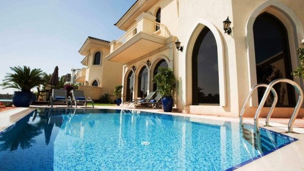 Homeowners who rent out their properties in Dubai are now required to meet certain standards and use a Dubai Tourism licensed operator. (Dubai Holiday Villa)