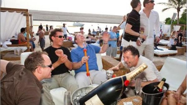 With living costs dropping in Dubai and Abu Dhabi, expats might be able to use that extras cash for some fun. [blogspot.expats]