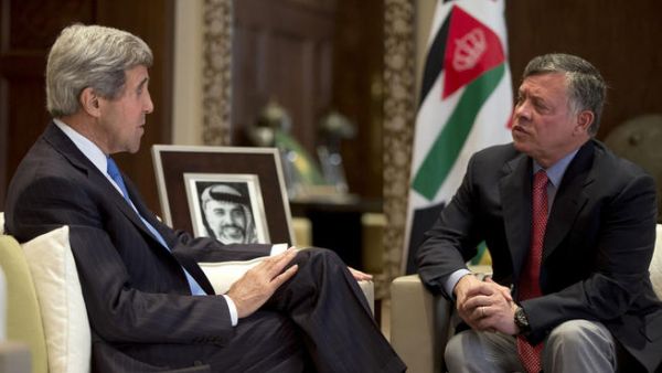 US Secretary of State John Kerry meets with Jordan's King Abdullah II at Al-Hummar Palace in Amman (Jacquelyn Martin / AFP)