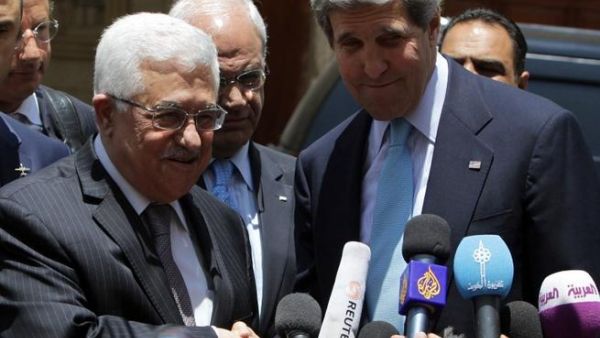 US Secretary of State John Kerry and Palestinian president Mahmoud Abbas shake hands as they speak to the press following their meeting at the Palestinian presidential compound in the West Bank city of Ramallah (Abbas Momani / AFP)