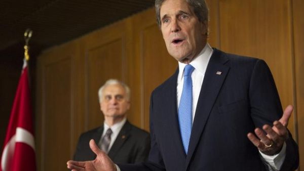 US Secretary of State talks to US Foreign Service workers during Turkey visit (AFP Photo/ Paul J. Richards)