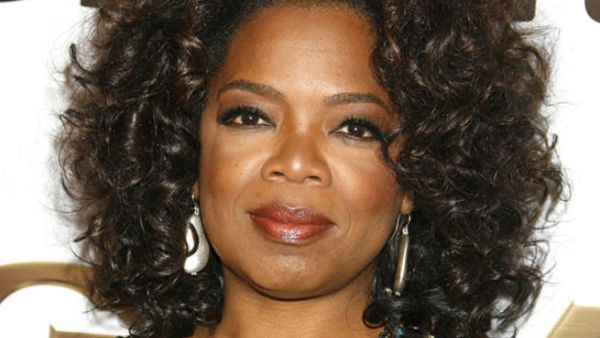 نفت أوبرا وينفري والدموع في عينيها أن تكون سحاقية