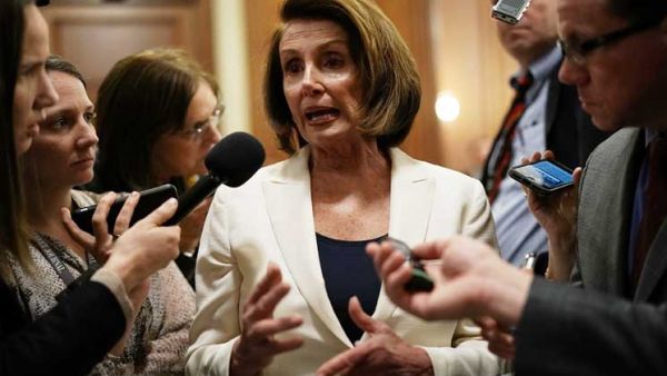 زعيمة الاقلية الديمقراطية في مجلس النواب الأمريكي نانسي بيلوسي