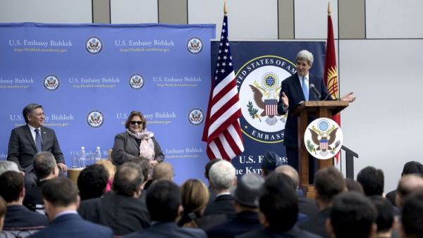 وزير الخارجية الامريكي جون كيري في بشكيك عاصمة قرغيزستان