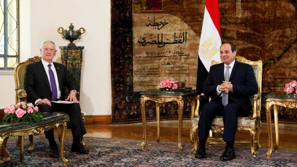 الرئيس المصري، عبد الفتاح السيسي ووزير الدفاع الأمريكي، جيمس ماتيس