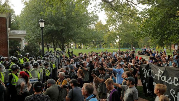 احتجاجات جماهيرية في مدينة شارلوتسفيل الأمريكية / أرشيفية