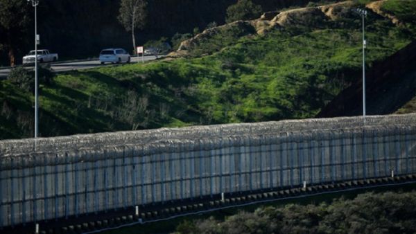 جدار بين الولايات المتحدة والمكسيك