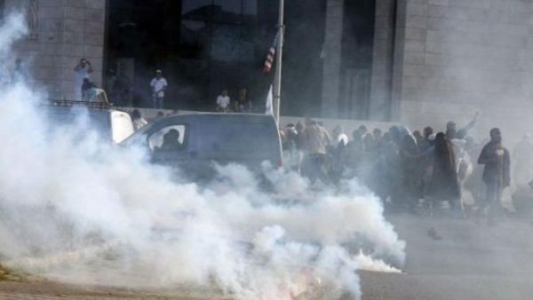 متظاهرون امام السفارة الاميركية في القاهرة