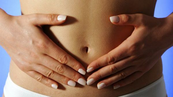 حدوث الم في الجزء السفلي من البطن أو تقلصات مؤلمة