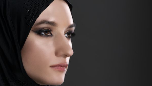 رسم الحواجب بالنسبة لكِ كمحجّبة هي عنصر مهمّ جدّاً لوجهكِ