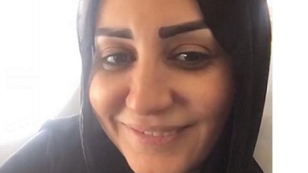 وفاء عامر تطير الى السعودية لأداء العمرة