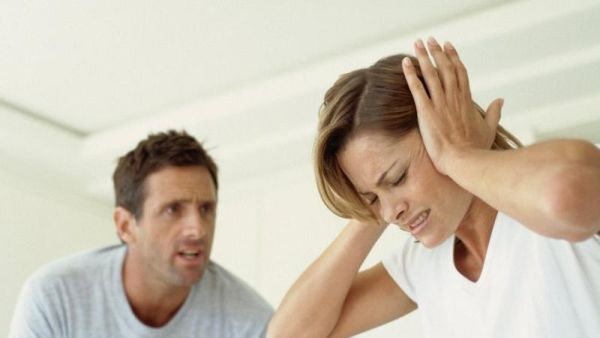 هل تسمح لزوجتك تزور اهلها