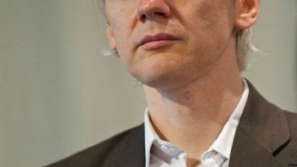 مؤسس موقع ويكيليكس جوليان اسانج