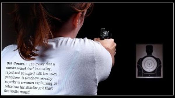 الضحيتان هما الطالب في الجامعة ايرل اندروز (23 عاما) وصديقه مونكيياريوس كولدويل (23 عاما) 