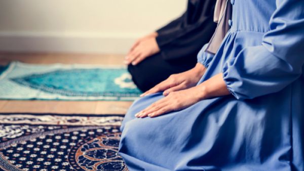 إحياء الليل بصلاة القيام وقراءة القرآن