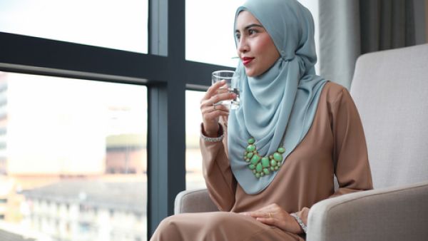المواظبة على شرب السوائل ما بين الفطور والسحور