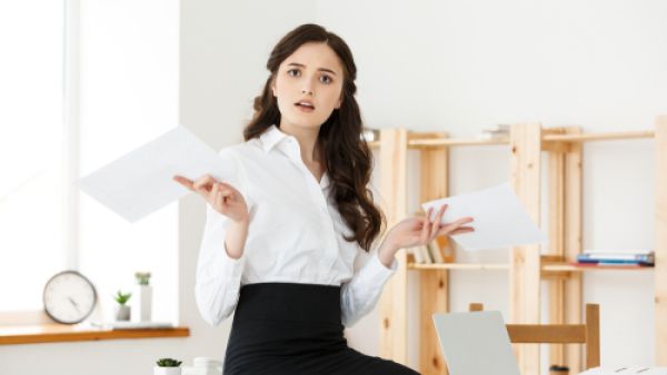 حاولي الاسترخاء لعدة دقائق كل يوم خلال يوم العمل
