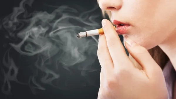 يجب التوقف عن التدخين، حيث يؤثر سلبياً على نسبة السكر في الدم

