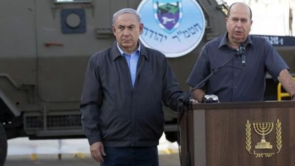 Israeli Prime Minister Benjamin Netanyahu and former Defense Minister Moshe Ya'lon. (AFP/File)
