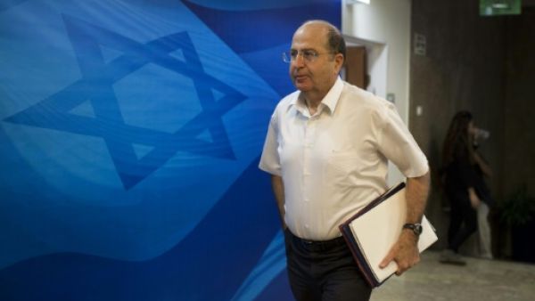 وزير الدفاع الاسرائيلي يوجه تهديدا مبطنا للعلماء النوويين الايرانيين