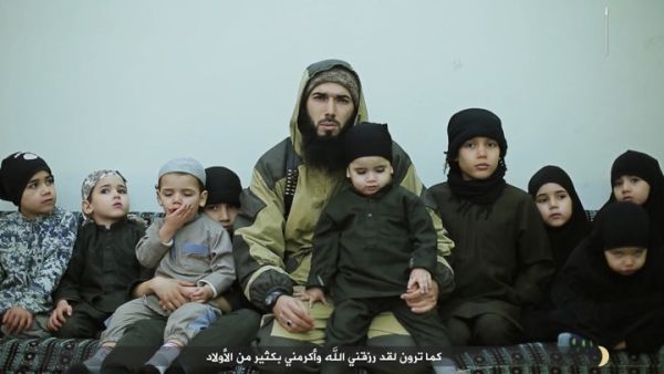 "أبو يعقوب الفرنسي" لديه تسعة أطفال ستة منهم ذكور- يوتيوب
